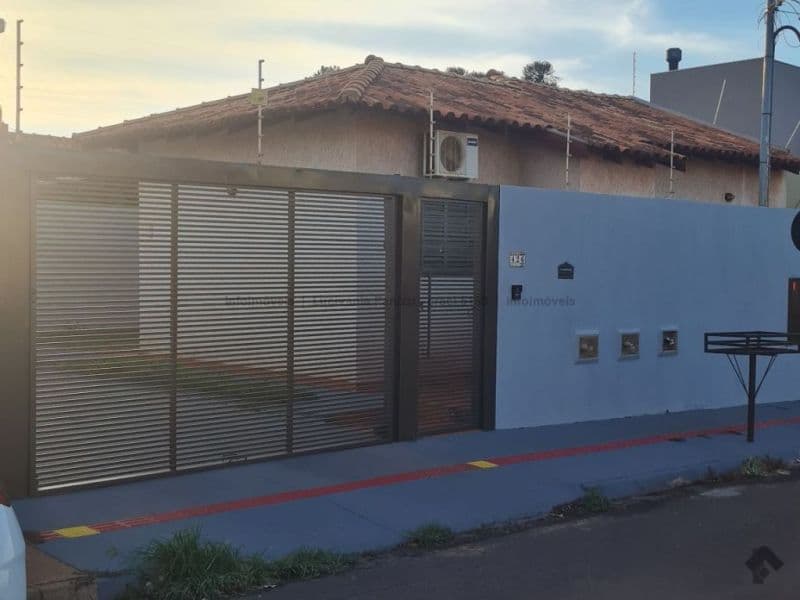 Ótima casa em condomínio
